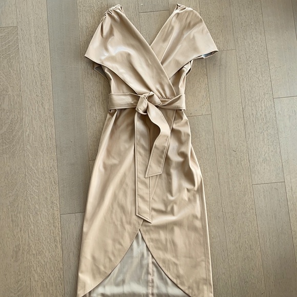 NWT❤️Alice +Olivia Vegan midi dress - Picture 2 of 15